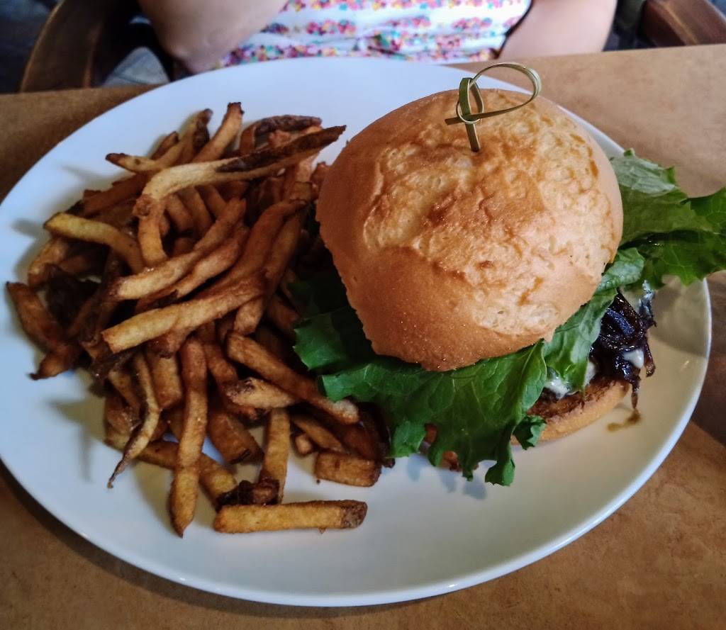 Le Veravin | restaurant | 233 Rue Saint-Paul, Québec, QC G1K 3W3, Canada | 4186924648 OR +1 418-692-4648