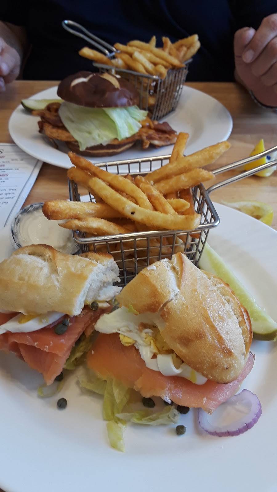 The Hen and the Hog | restaurant | 3003 N Federal Hwy, Pompano Beach, FL 33064, USA | 9543661572 OR +1 954-366-1572