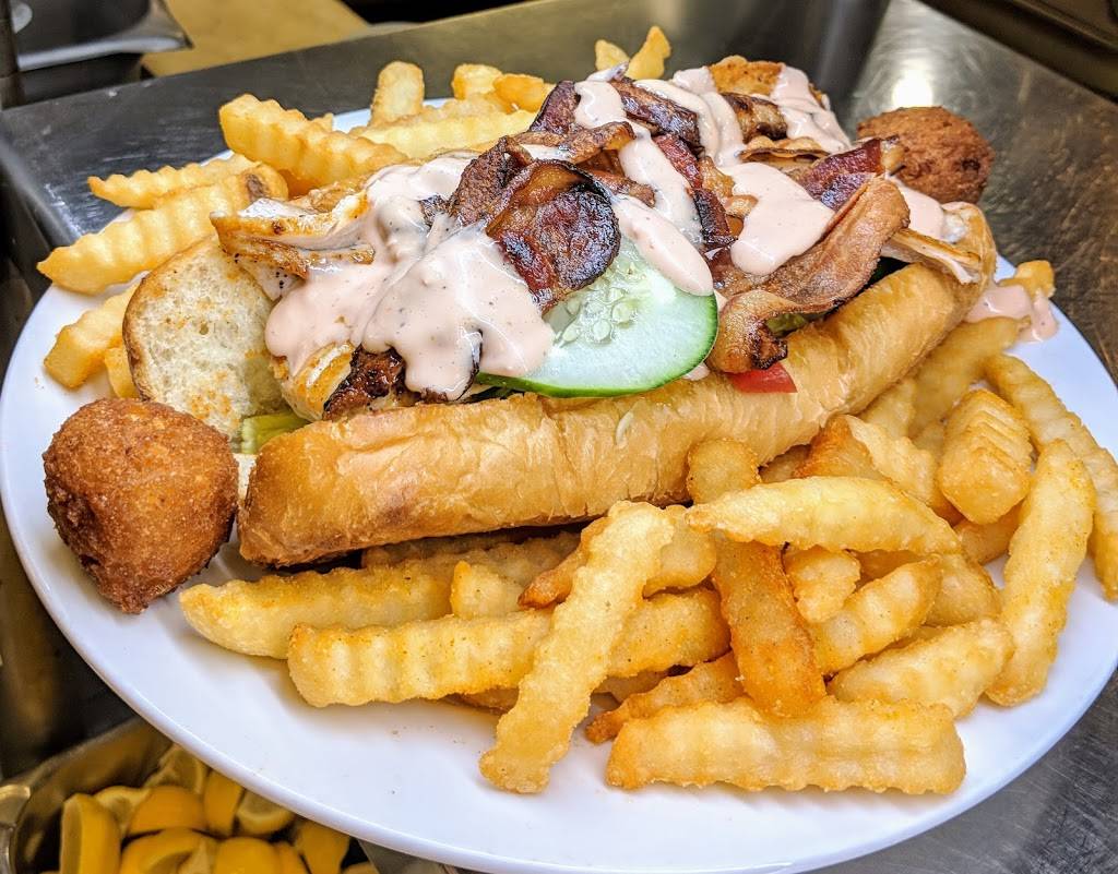 Sliders Oyster Bar | restaurant | 218 1st St, Neptune Beach, FL 32266, USA | 9042460881 OR +1 904-246-0881