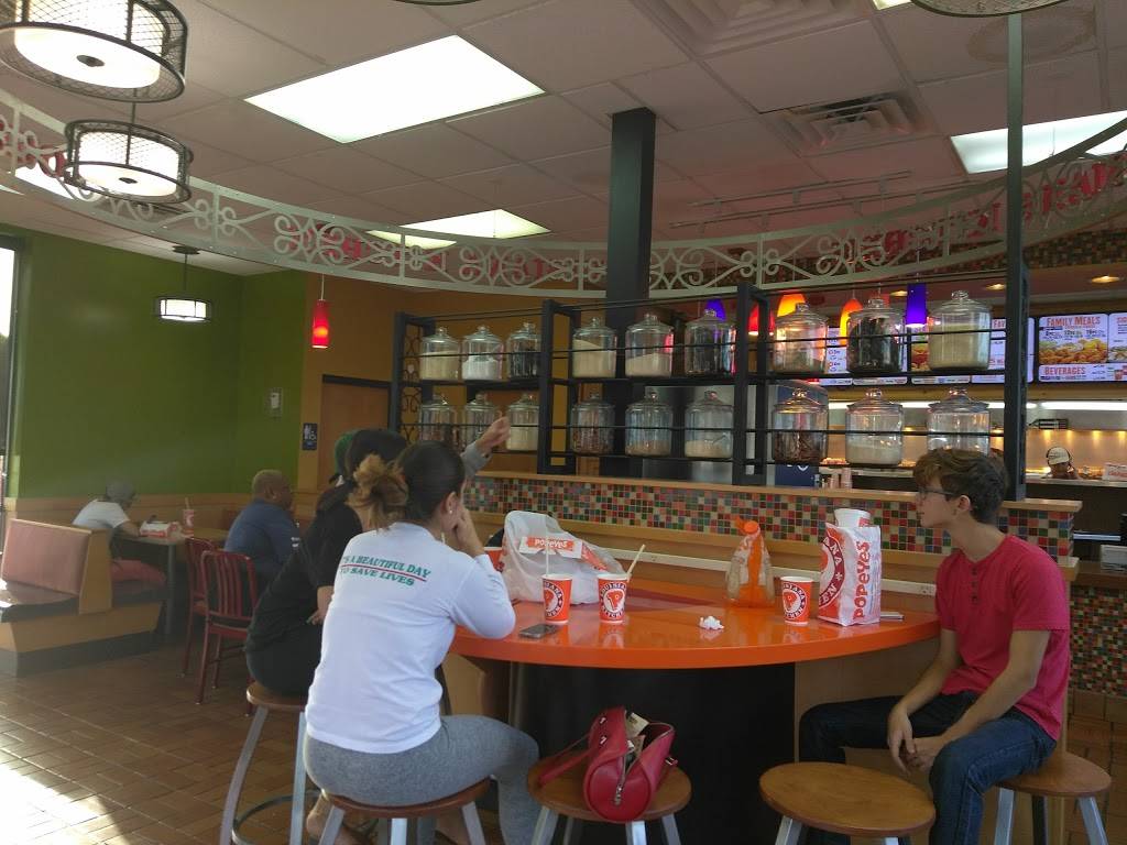 Popeyes Louisiana Kitchen | restaurant | 11205 SW 152nd St, Miami, FL 33157, USA | 3052532211 OR +1 305-253-2211