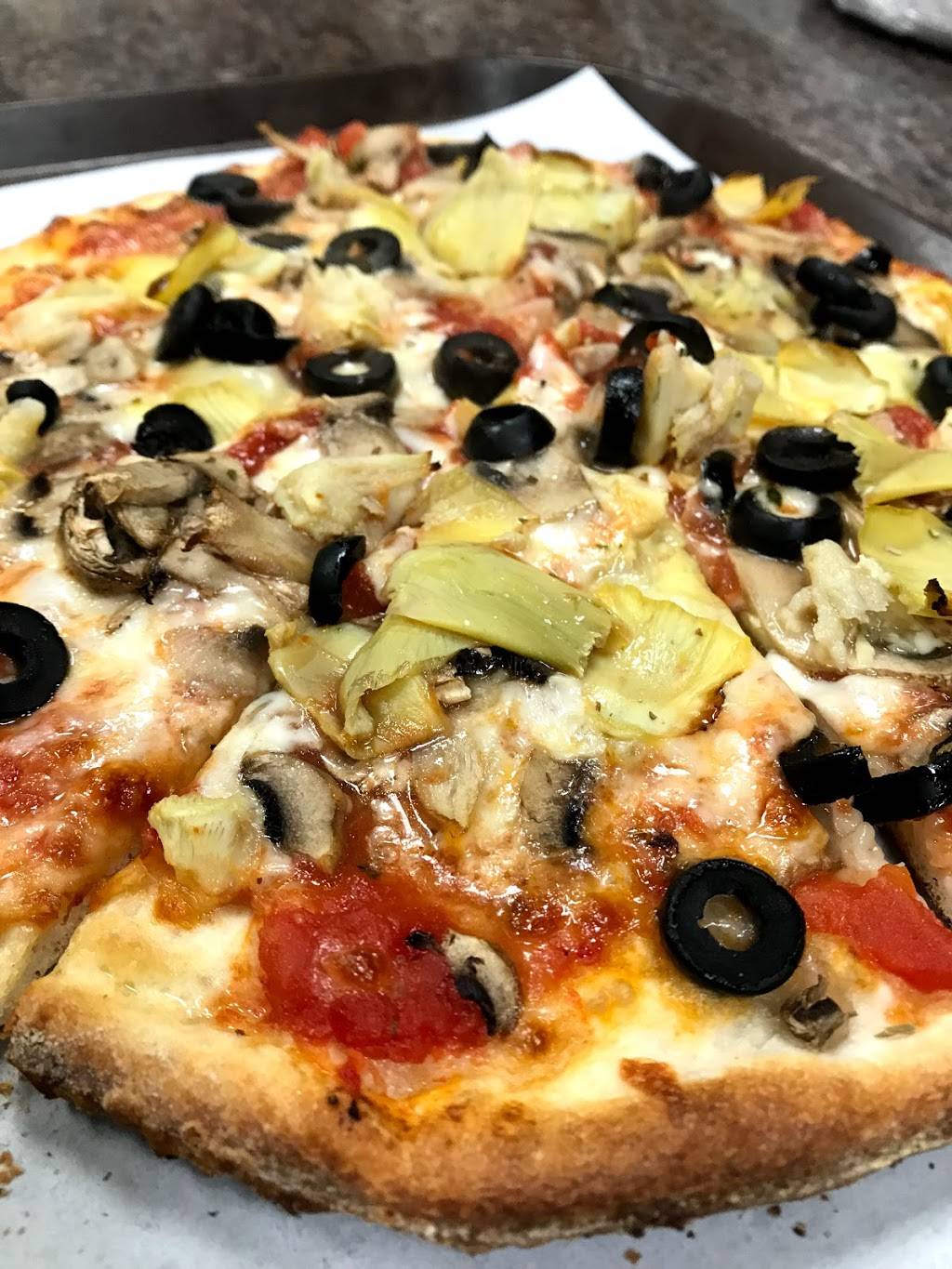 Carlos Pizza Of Port Washington | restaurant | 109 Main St, Port Washington, NY 11050, USA | 5169449754 OR +1 516-944-9754