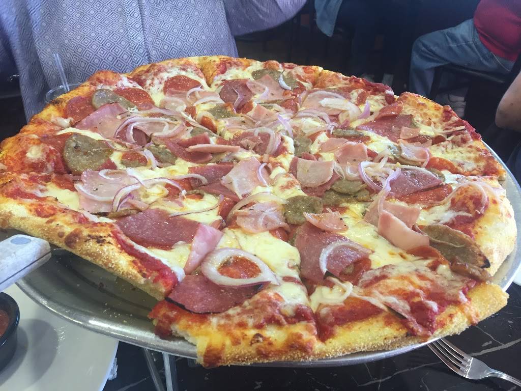 Two Girls Pizzeria | restaurant | 140 W Duval Mine Rd # 108, Green Valley, AZ 85614, USA | 5206257499 OR +1 520-625-7499