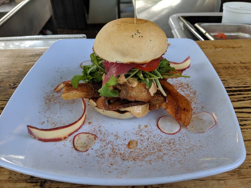 Bistro La Trinquette | restaurant | 290 Rue Champlain, Saint-Jean-sur-Richelieu, QC J3B 6W2, Canada | 4503491811 OR +1 450-349-1811