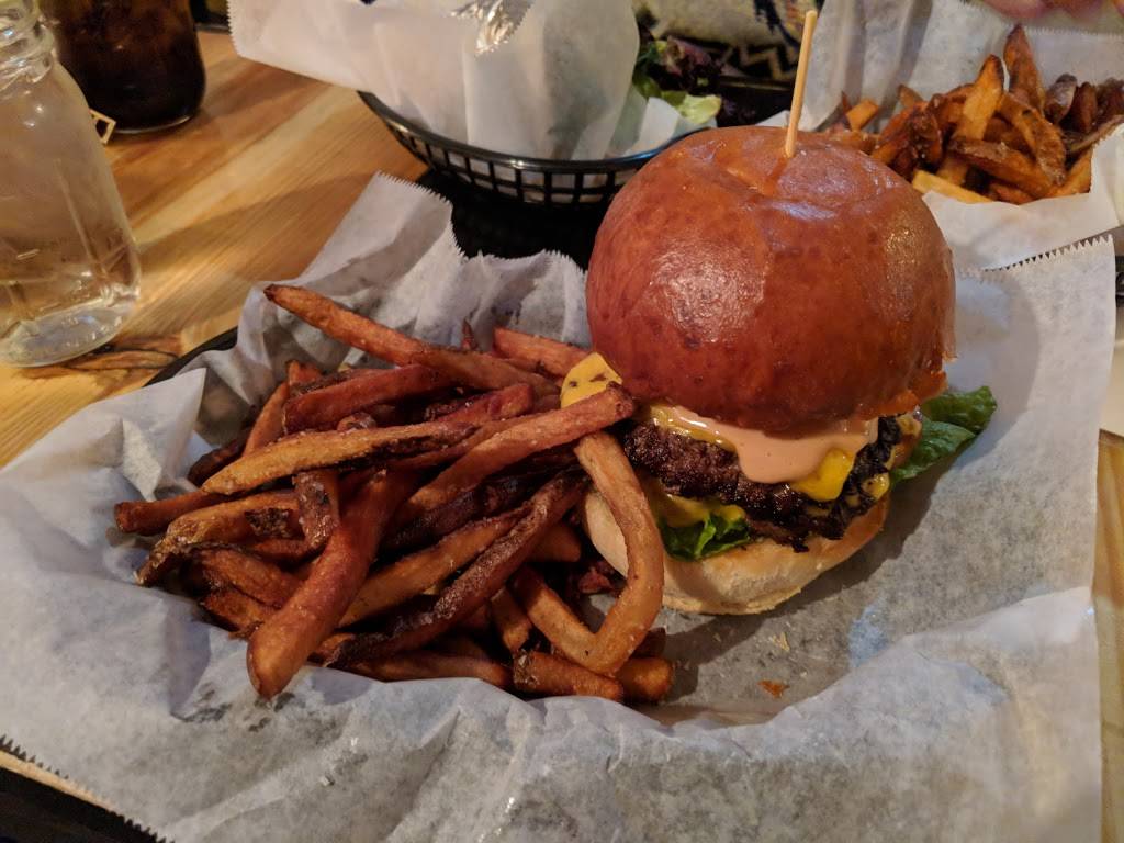 The World Famous | restaurant | 351 N Hull St, Athens, GA 30601, USA | 7065434002 OR +1 706-543-4002