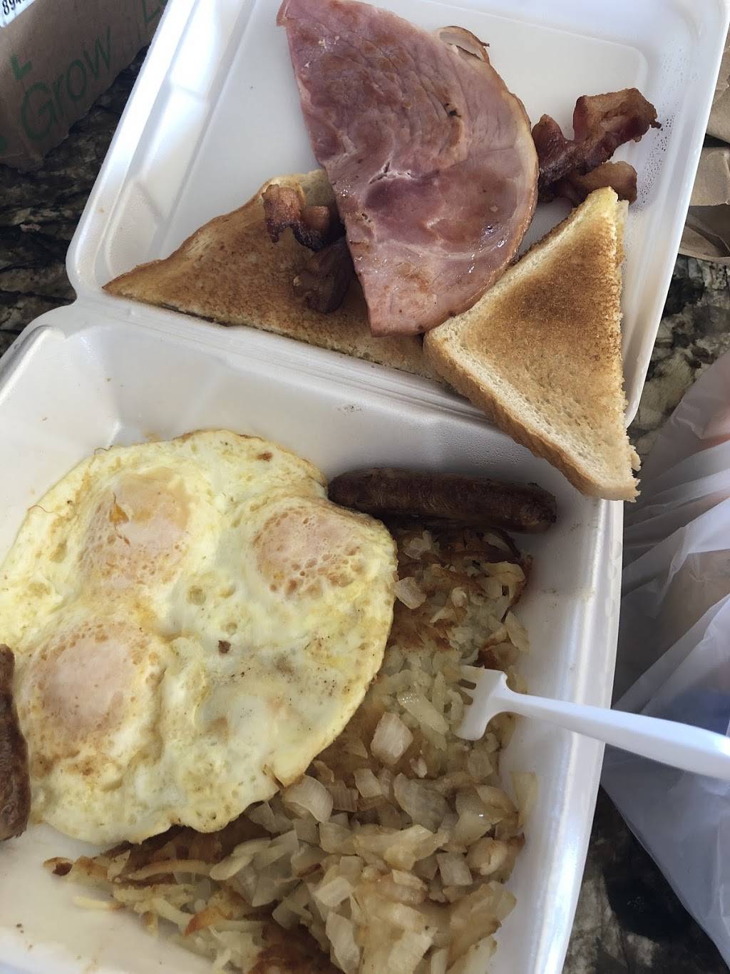 Louies Towne Grille | restaurant | 79 N Main St, Mt Clemens, MI 48043, USA | 5864770818 OR +1 586-477-0818