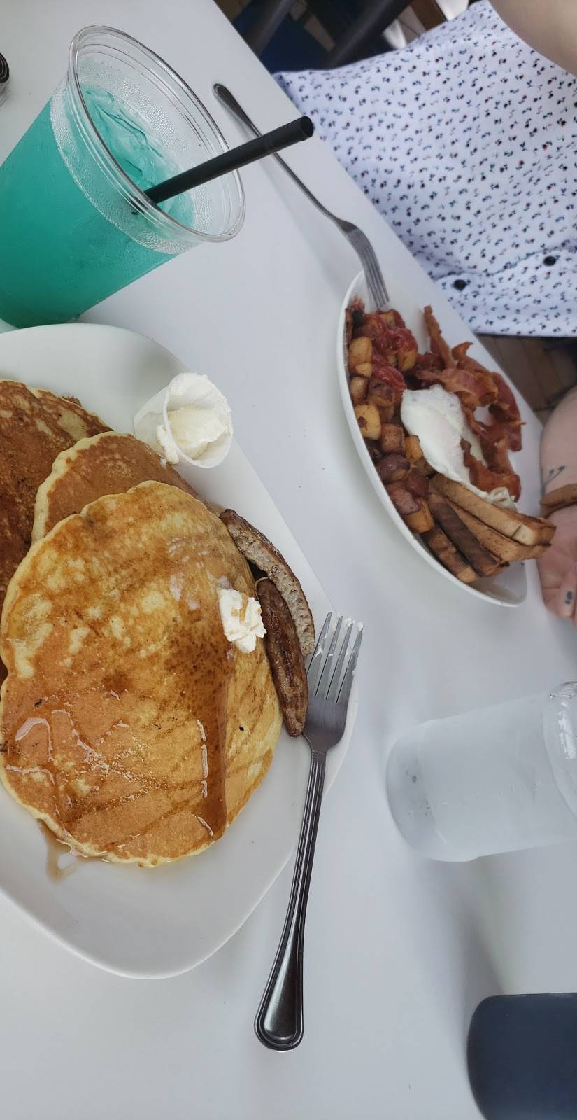 Cascade Cafe | restaurant | 3 D St, Hampton, NH 03842, USA | 6039265988 OR +1 603-926-5988