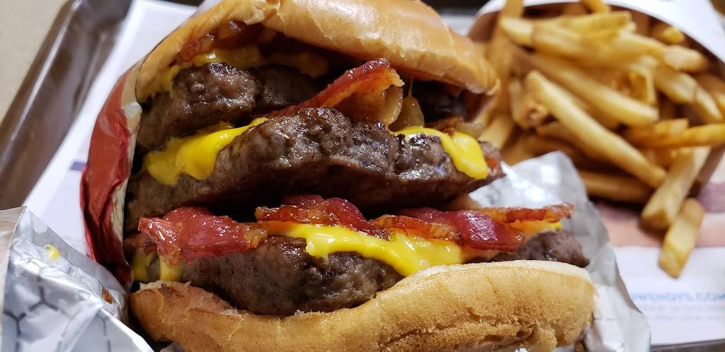 Wendys | restaurant | 18 Glen Cove Rd, Greenvale, NY 11548, USA | 5166218636 OR +1 516-621-8636