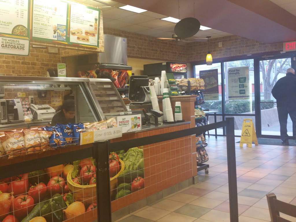 Subway | restaurant | 8558 Old Lee Hwy, Fairfax, VA 22031, USA | 7035606977 OR +1 703-560-6977