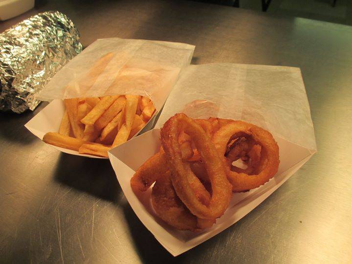 Aunt Pollys Pizza Ribs & Chicken Delivery | restaurant | 5339 English Ave, Indianapolis, IN 46219, USA | 3176383663 OR +1 317-638-3663