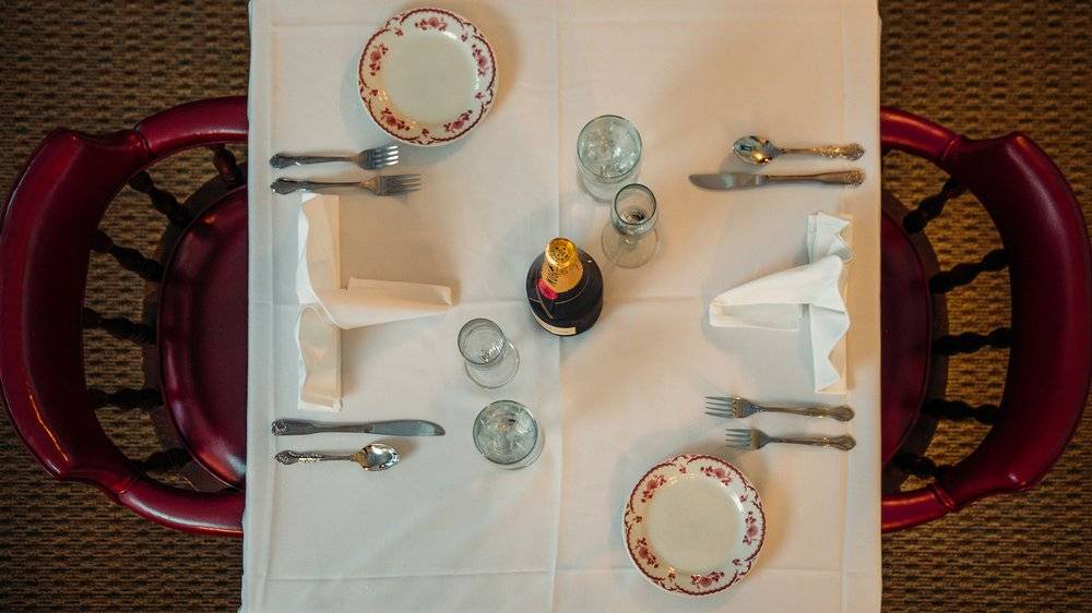 Old Colonial Inn | restaurant | 216 N 3rd St, Kentland, IN 47951, USA | 2194746774 OR +1 219-474-6774