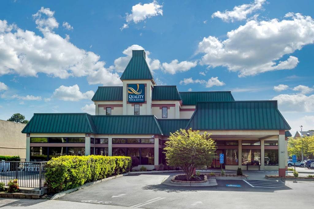 Quality Inn & Suites Olde Town | restaurant | 347 Effingham St, Portsmouth, VA 23704, USA | 7573977788 OR +1 757-397-7788