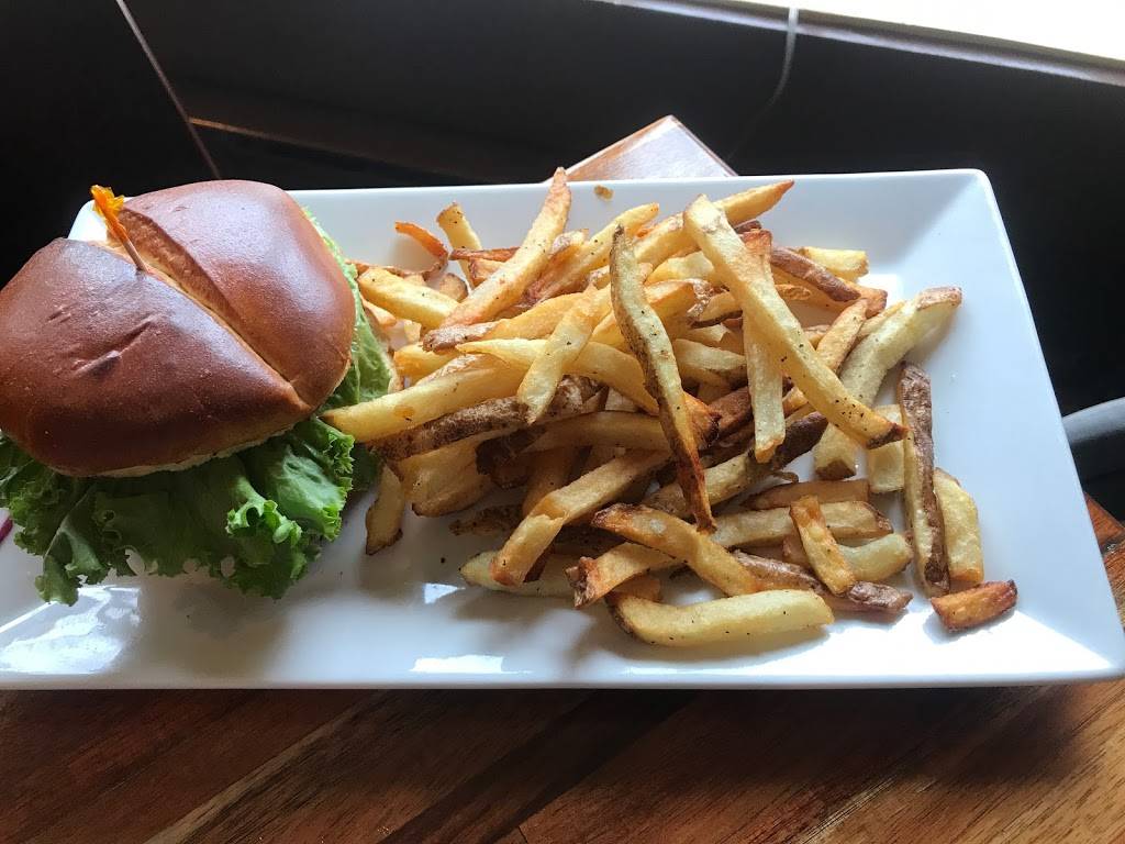 Lisa Gs | restaurant | 6125 Sentinel Rd, Lake Placid, NY 12946, USA | 5185232093 OR +1 518-523-2093