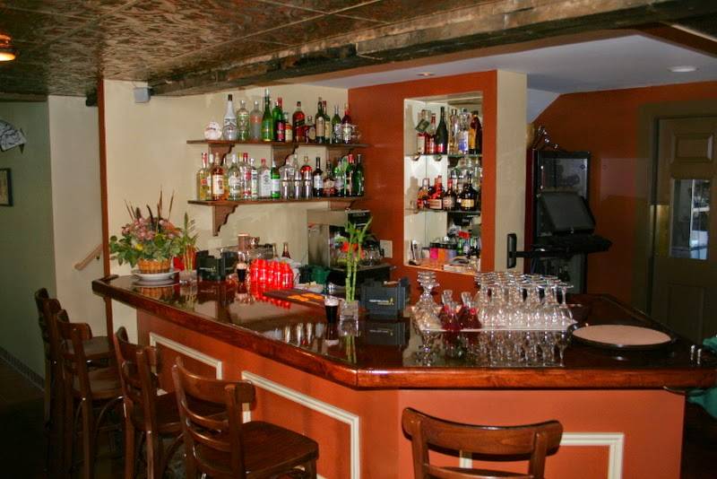 Le Bistro Du Beaujolais | restaurant | 8134 Columbia Rd, Cleveland, OH 44138, USA | 4402358883 OR +1 440-235-8883