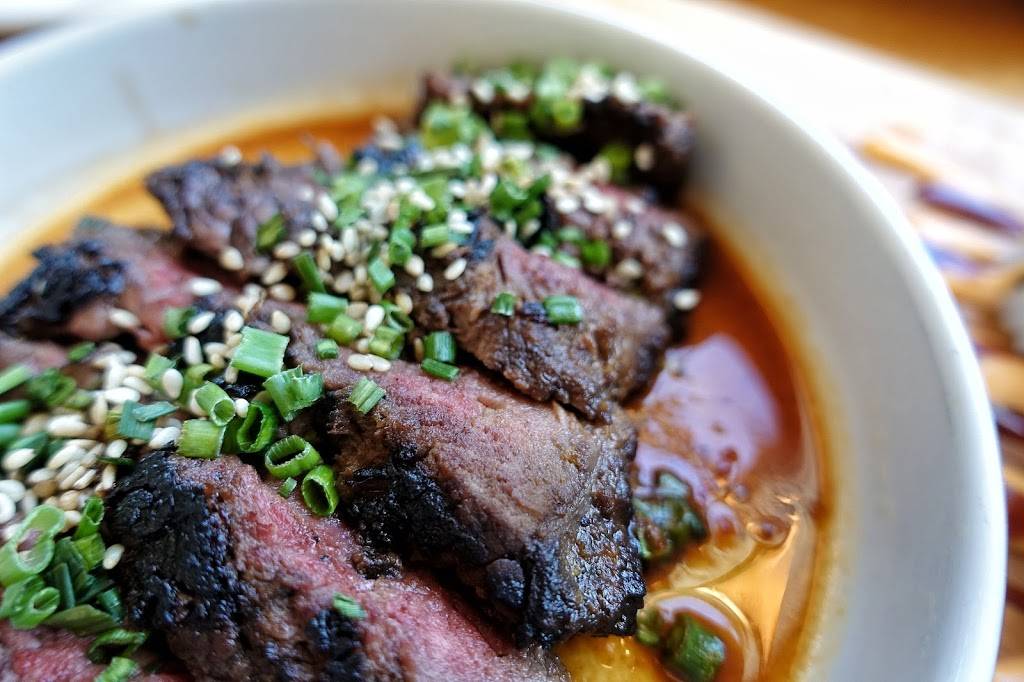 Earls Kitchen + Bar | restaurant | 1538 N Clybourn Ave a108, Chicago, IL 60610, USA | 3129293952 OR +1 312-929-3952