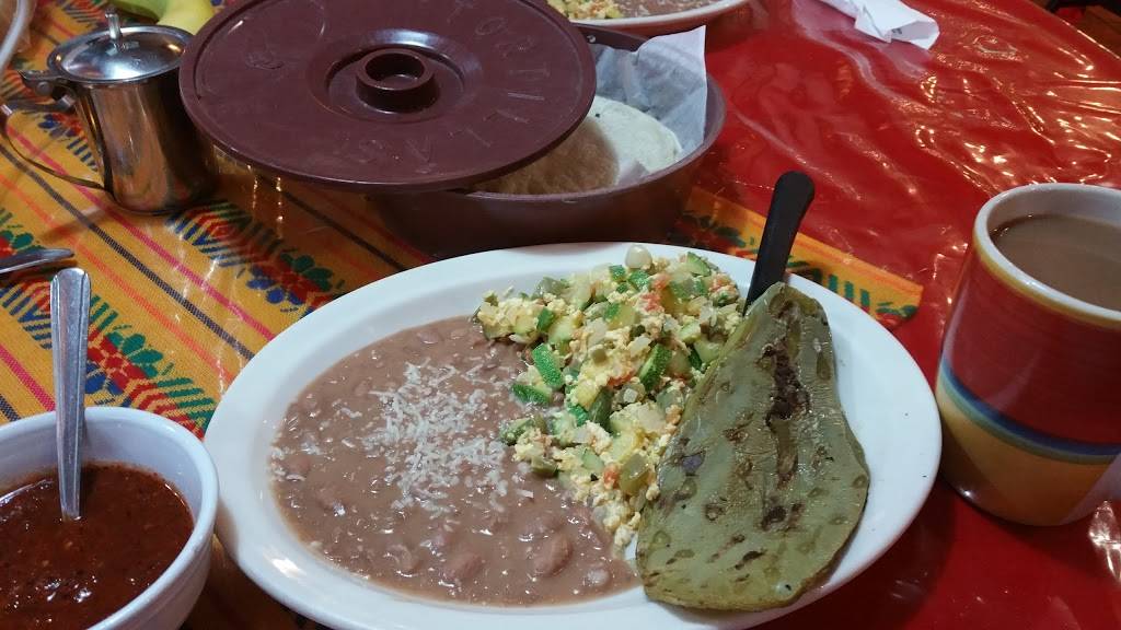 Julias Mexican | restaurant | 2160 H St, Fresno, CA 93721, USA | 5592333437 OR +1 559-233-3437