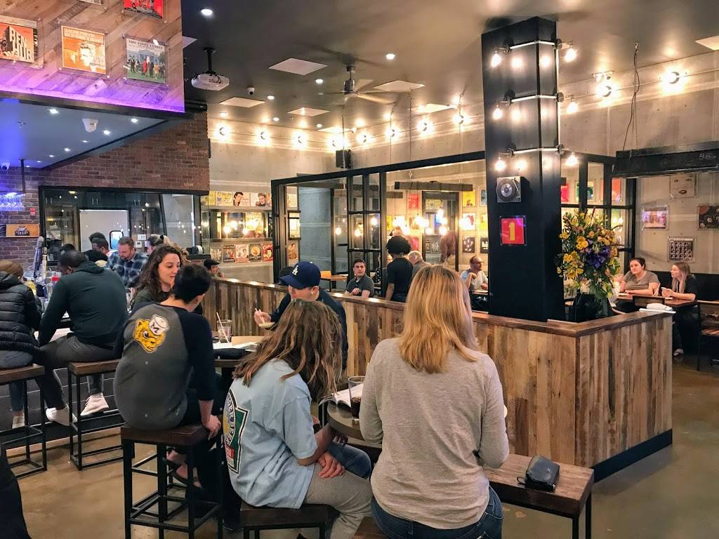 Momo Chicken and Grill | restaurant | 1001 4th St SW, Washington, DC 20024, USA | 2024886363 OR +1 202-488-6363