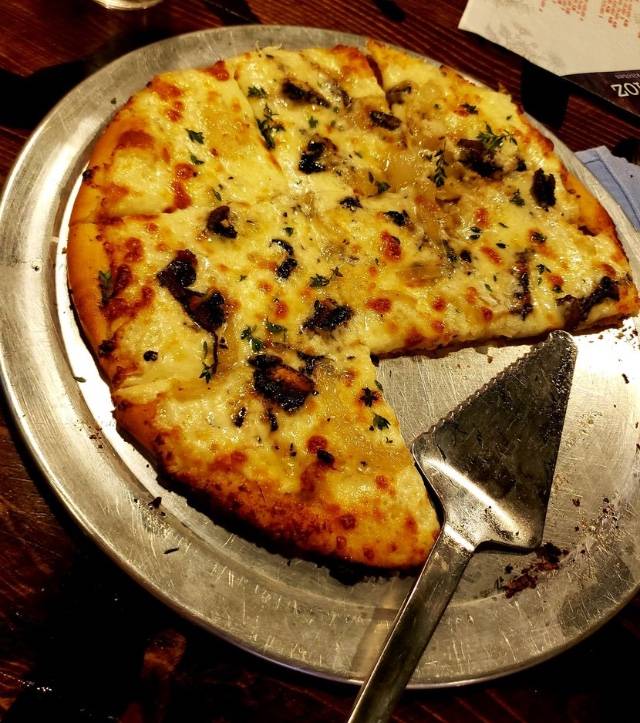 Pizo & Foz Urban Pizza Kitchen | restaurant | 4100 E Bristol St, Elkhart, IN 46514, USA | 5742271337 OR +1 574-227-1337