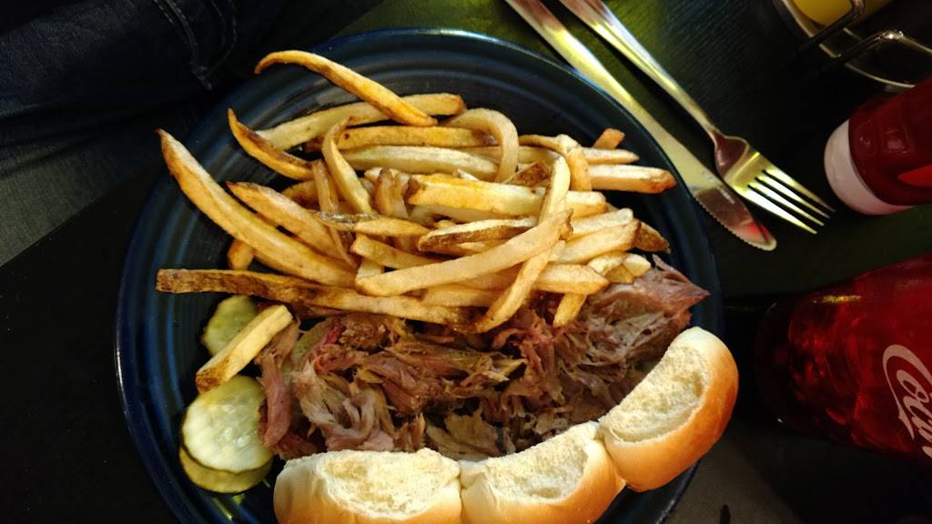 Tony Gores Smoky Mountain BBQ & Grill | restaurant | 1818 Winfield Dunn Pkwy, Sevierville, TN 37876, USA | 8654297771 OR +1 865-429-7771