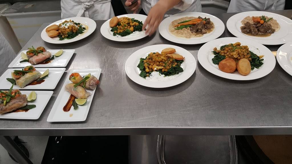 Georgian Dining Room | restaurant | 1 Georgian Dr, Barrie, ON L4M 3X9, Canada | 7057225142 OR +1 705-722-5142