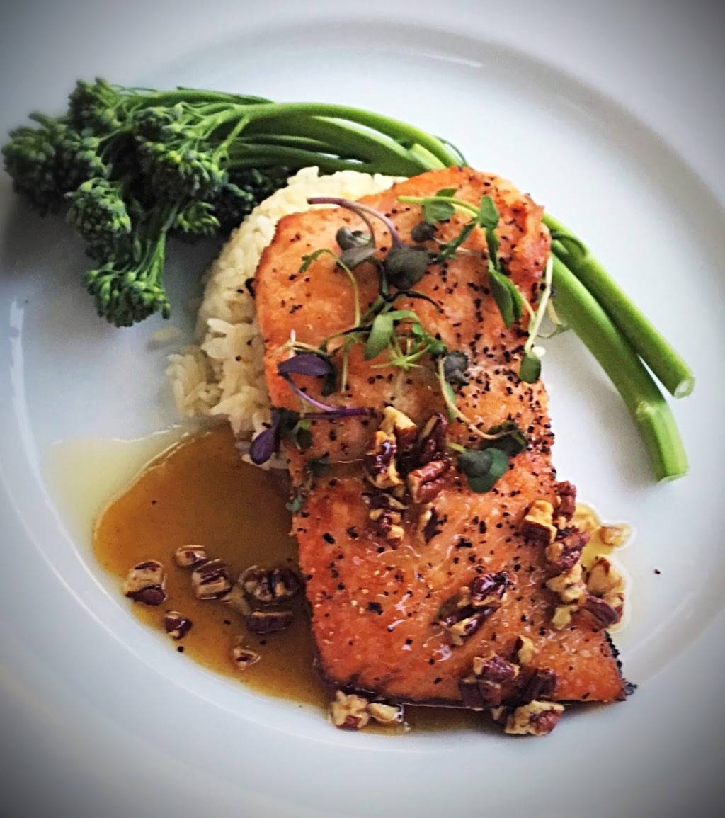 Lone Oak Bar and Grille | restaurant | 1434 Centre Pl Dr, Denton, TX 76205, USA | 9403834100 OR +1 940-383-4100