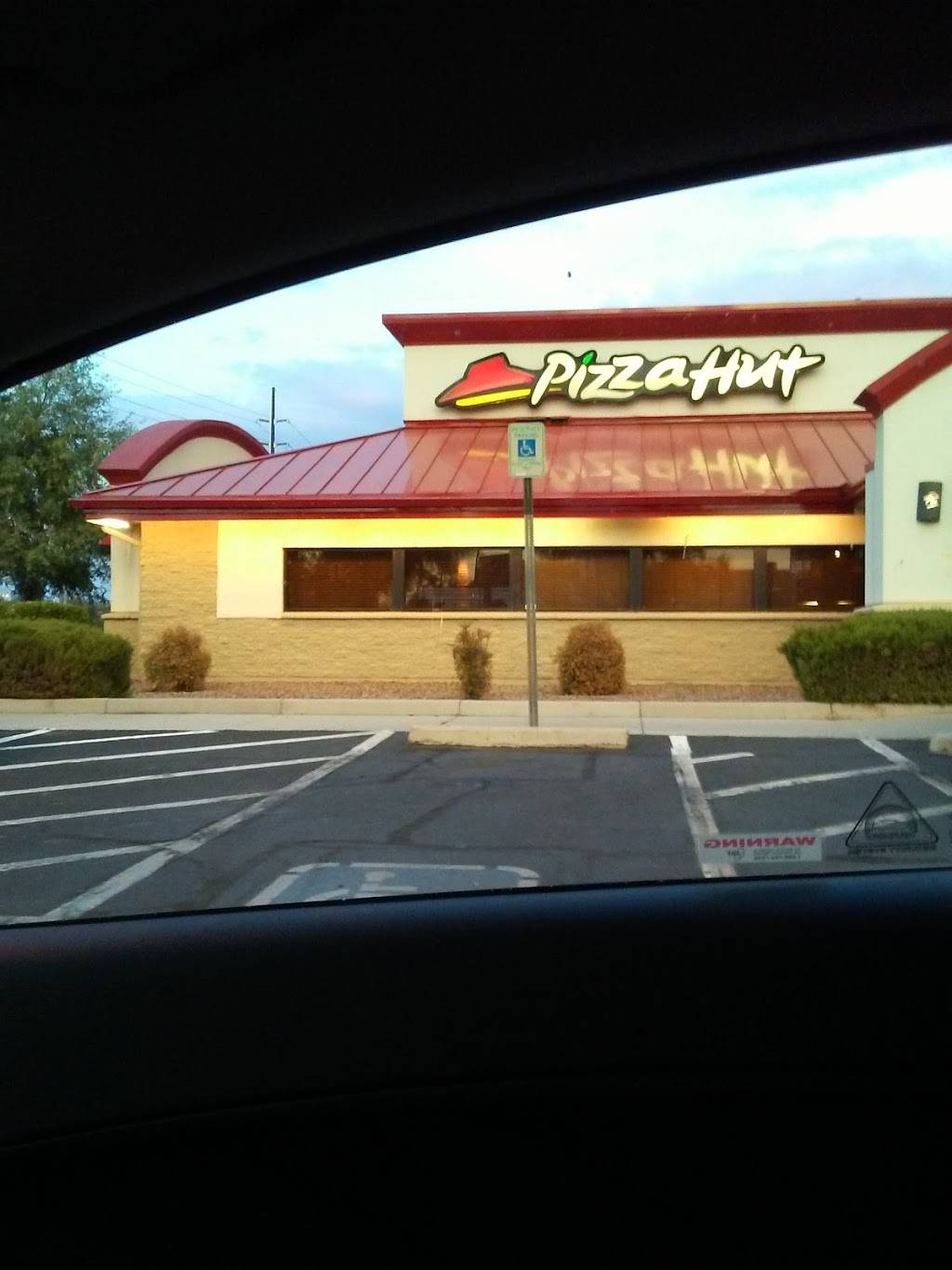 Pizza Hut | meal delivery | 1865 W Valencia Rd, Tucson, AZ 85746, USA | 5202944490 OR +1 520-294-4490
