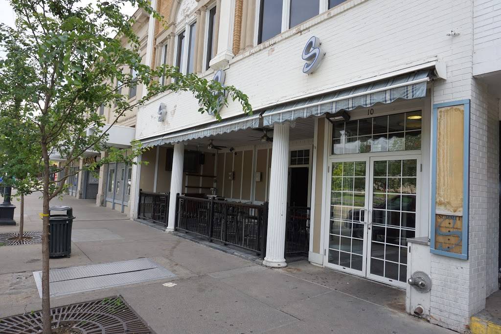 Summit | restaurant | 10 S Clinton St, Iowa City, IA 52240, USA | 3193547482 OR +1 319-354-7482