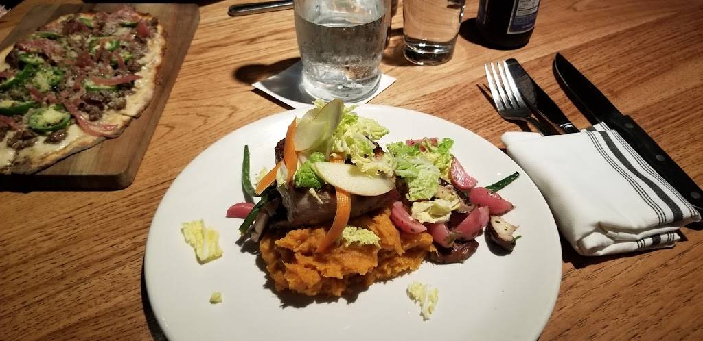 River | restaurant | 1650 Jack Warner Pkwy, Tuscaloosa, AL 35401, USA | 2056323801 OR +1 205-632-3801