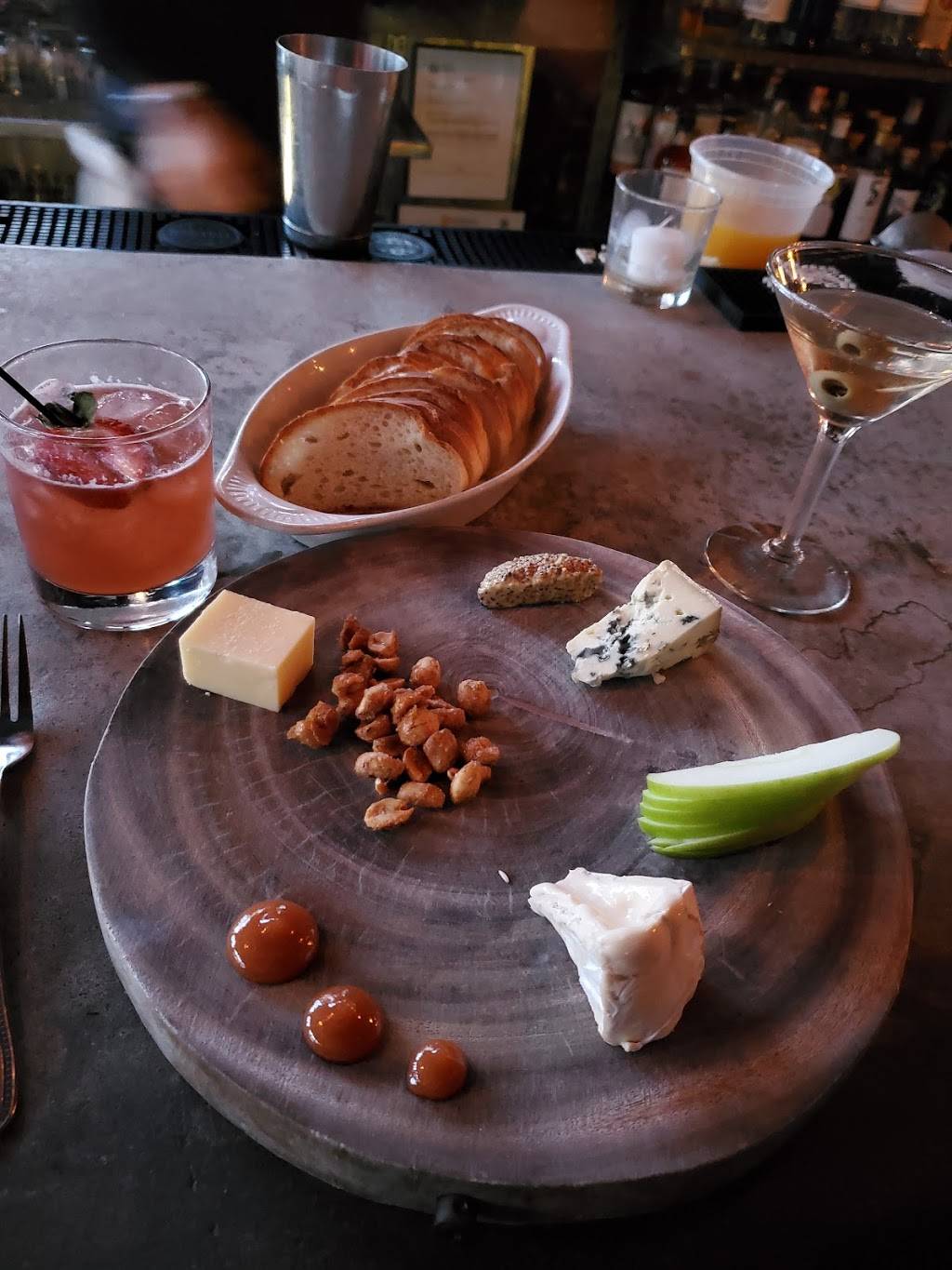 Stateside | restaurant | 1536 E Passyunk Ave, Philadelphia, PA 19147, USA | 2155512500 OR +1 215-551-2500