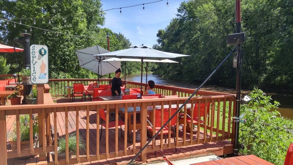 Twisted Restaurant & Bar | restaurant | W2873 Co Rd C, Sheboygan Falls, WI 53085, USA | 9204672748 OR +1 920-467-2748