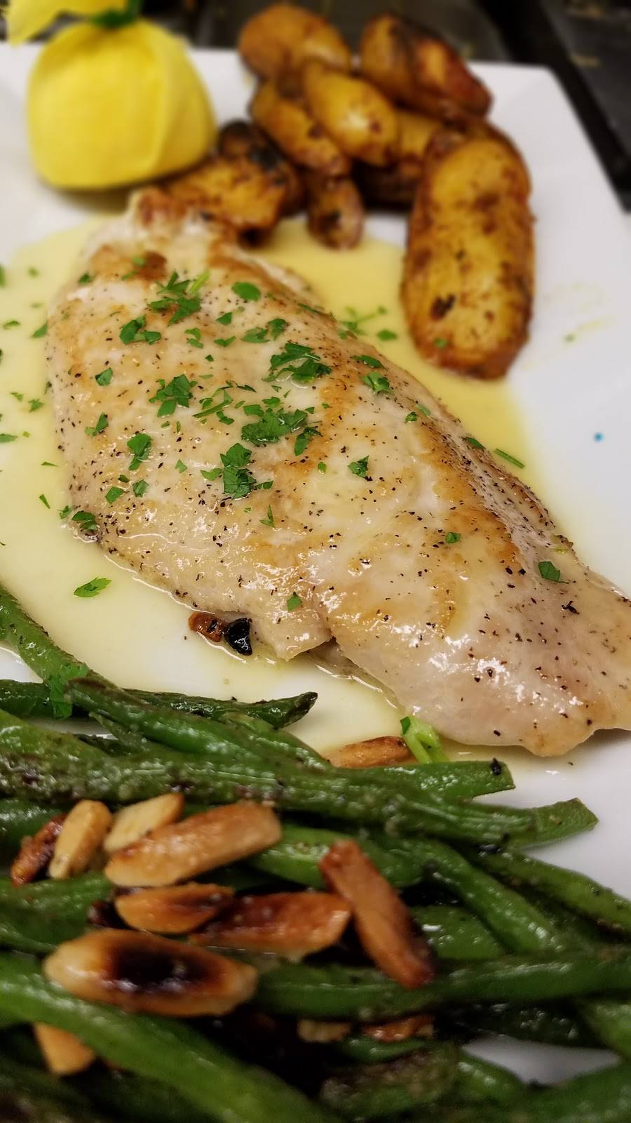 The Upper Crust | restaurant | 442 Central Ave, Cedarhurst, NY 11516, USA | 5163417211 OR +1 516-341-7211