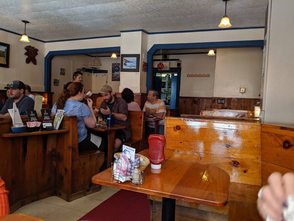 Waves Restaurant | restaurant | 43 Commercial St, Boothbay Harbor, ME 04538, USA | 2073156021 OR +1 207-315-6021