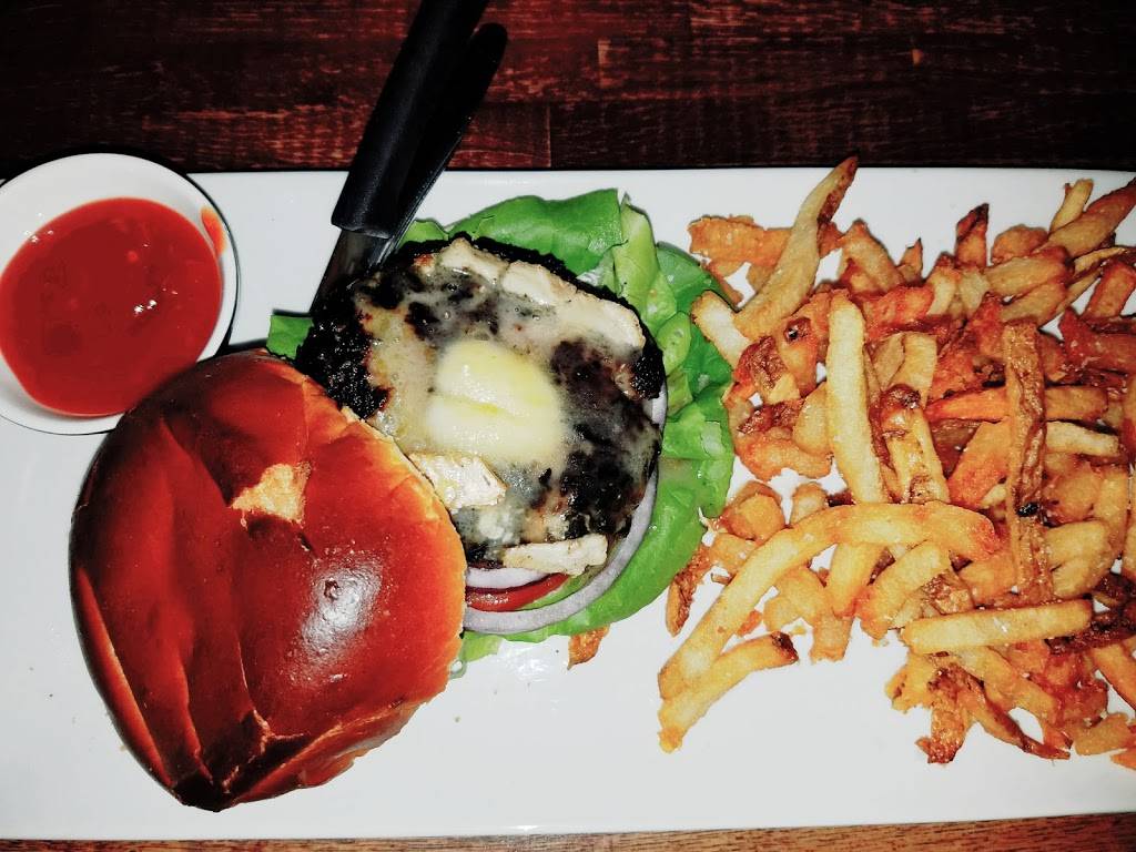 Tsunami | restaurant | 51 West St, Annapolis, MD 21401, USA | 4109909868 OR +1 410-990-9868