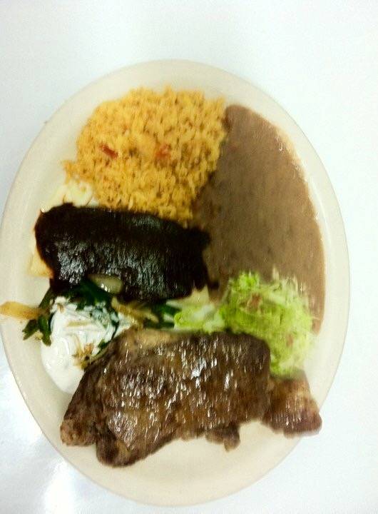 Marias Diner | restaurant | 3848 Main Ave, Groves, TX 77619, USA | 4099607777 OR +1 409-960-7777