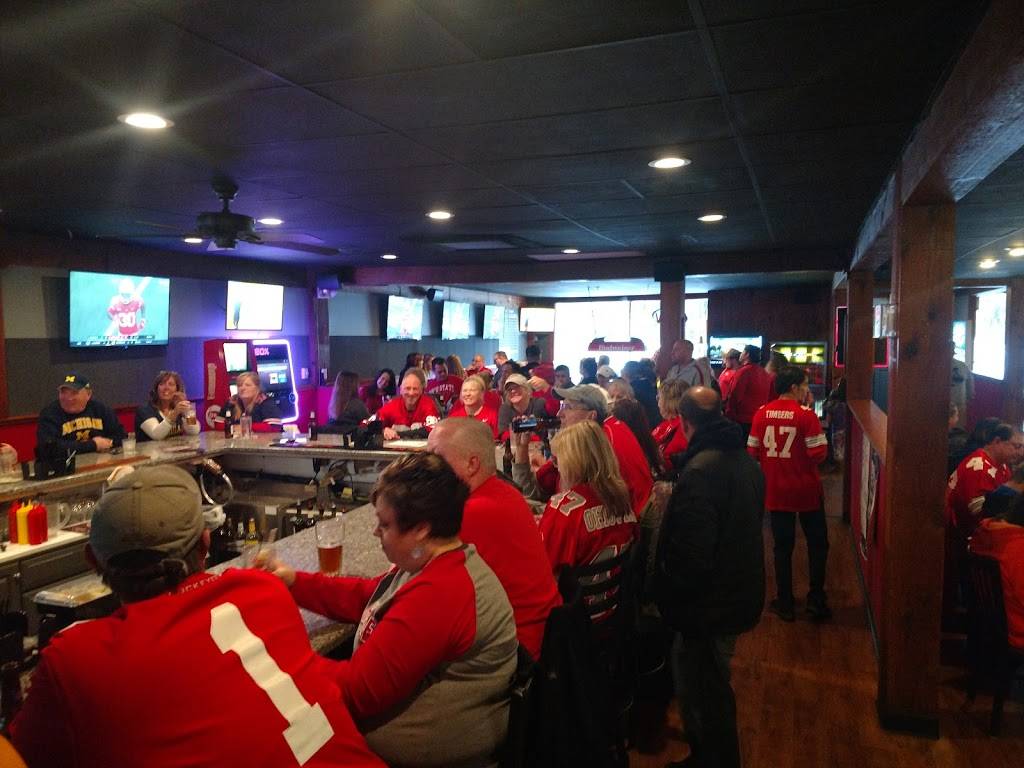 Dilly Ds Sports Grill | restaurant | 1422, 9750 Olde 8 Rd, Northfield, OH 44067, USA | 3304678869 OR +1 330-467-8869