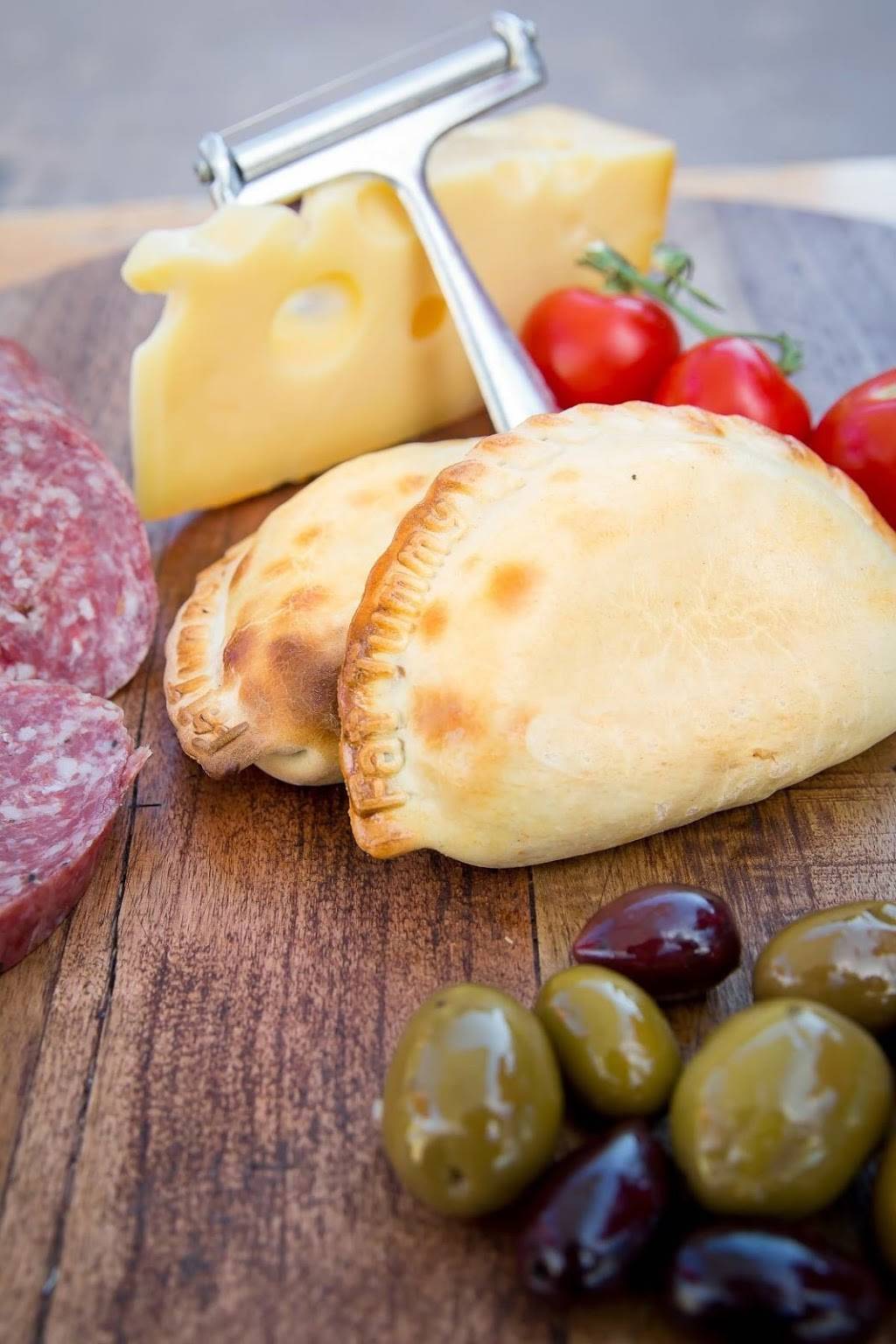 Fat Tummy Empanadas | bakery | 2922 W Commerce St, San Antonio, TX 78207, USA | 2103836415 OR +1 210-383-6415