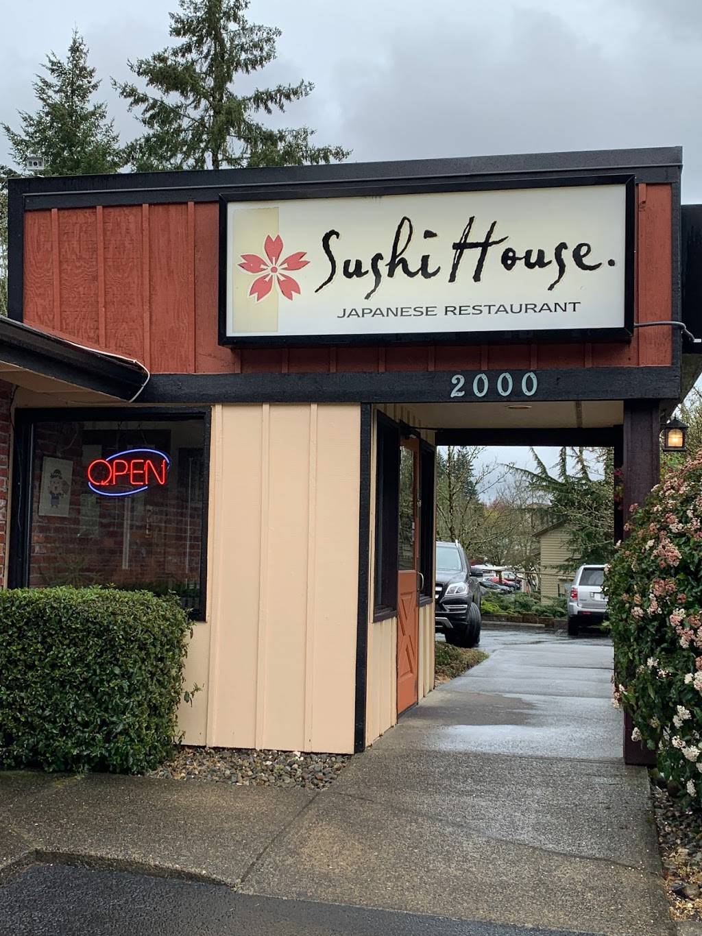 Sushi House | restaurant | 2000 Black Lake Blvd SW, Olympia, WA 98512, USA | 3609431915 OR +1 360-943-1915
