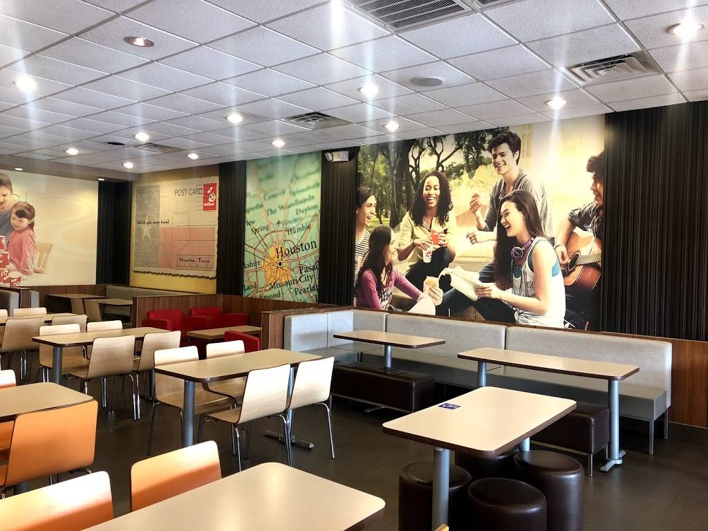 Jollibee | restaurant | 8001 S Main St, Houston, TX 77025, USA | 7136658914 OR +1 713-665-8914