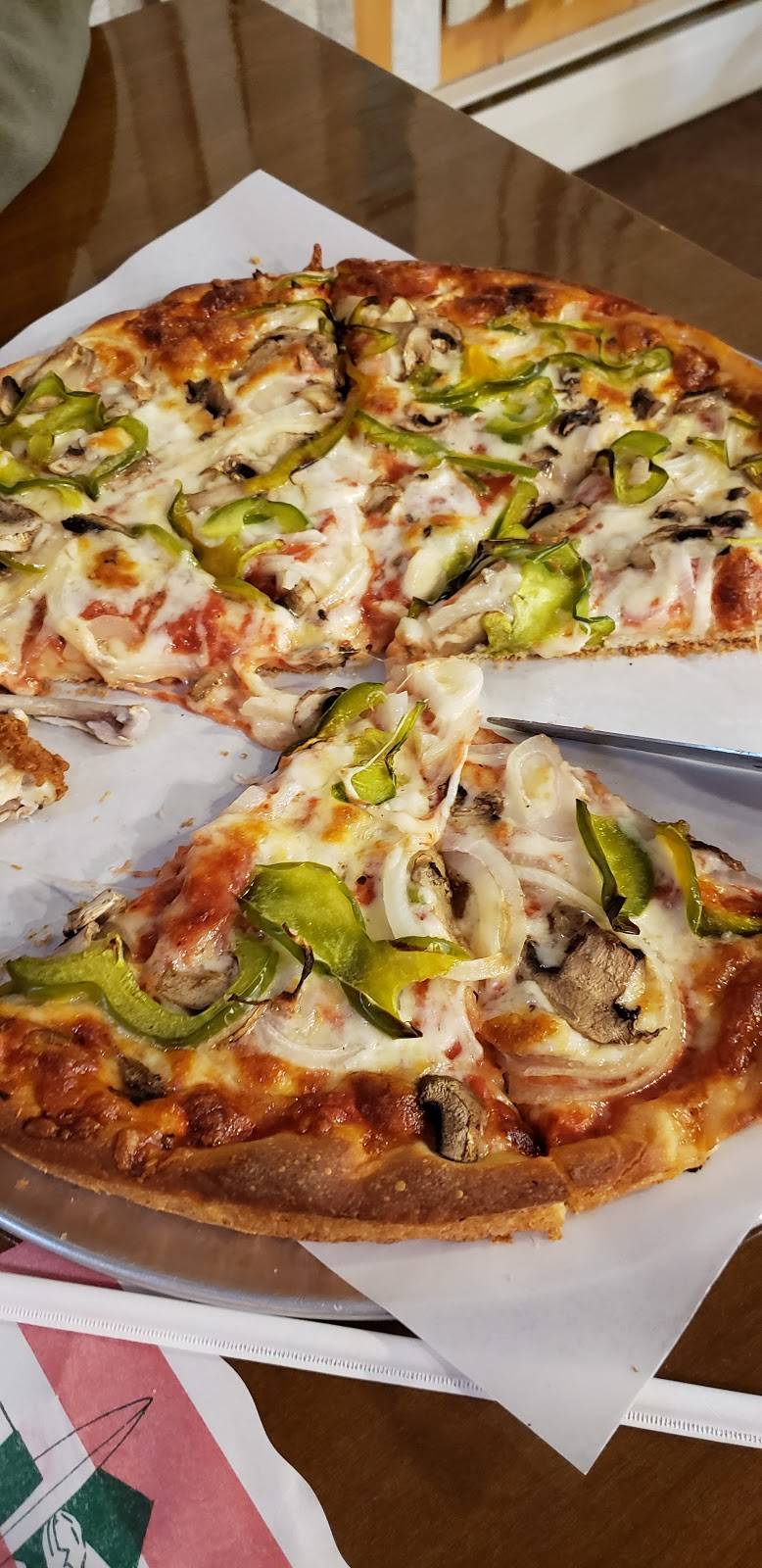 Pizza Palace | restaurant | 725 S Main St, Middletown, CT 06457, USA | 8603464887 OR +1 860-346-4887