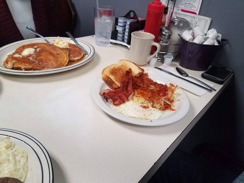 Tip Top Restaurant | restaurant | 814 W Maumee St, Adrian, MI 49221, USA | 5172658400 OR +1 517-265-8400