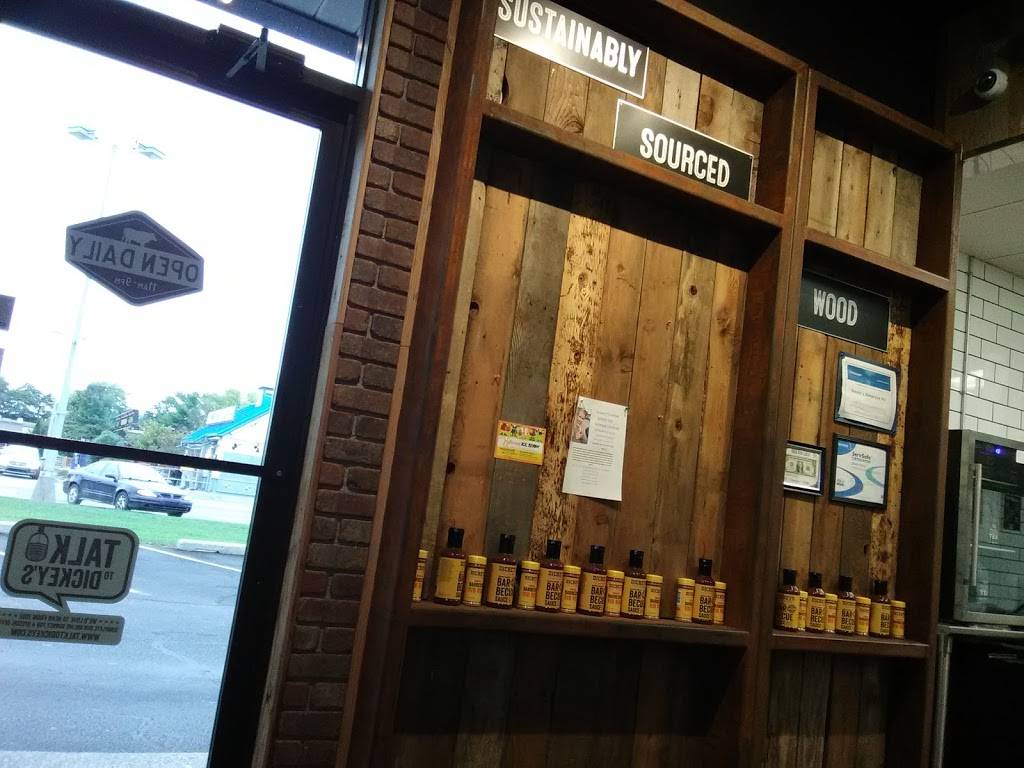 Dickeys Barbecue Pit | restaurant | 3035 Henry St, Muskegon, MI 49441, USA | 2313755644 OR +1 231-375-5644