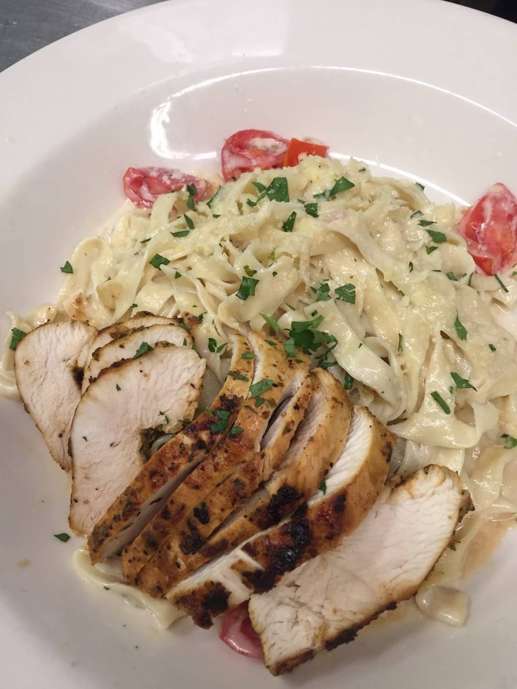 WestWood | restaurant | 825 Commonwealth Ave, West Mifflin, PA 15122, USA | 4124629555 OR +1 412-462-9555