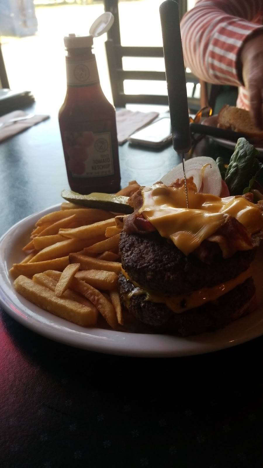 Kellys Tavern | restaurant | 11 Buckingham Plantation Dr #b, Bluffton, SC 29910, USA | 8438373353 OR +1 843-837-3353