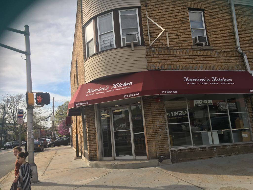 Kaminis Kitchen | restaurant | 213 Main Ave, Passaic, NJ 07055, USA | 9739783107 OR +1 973-978-3107
