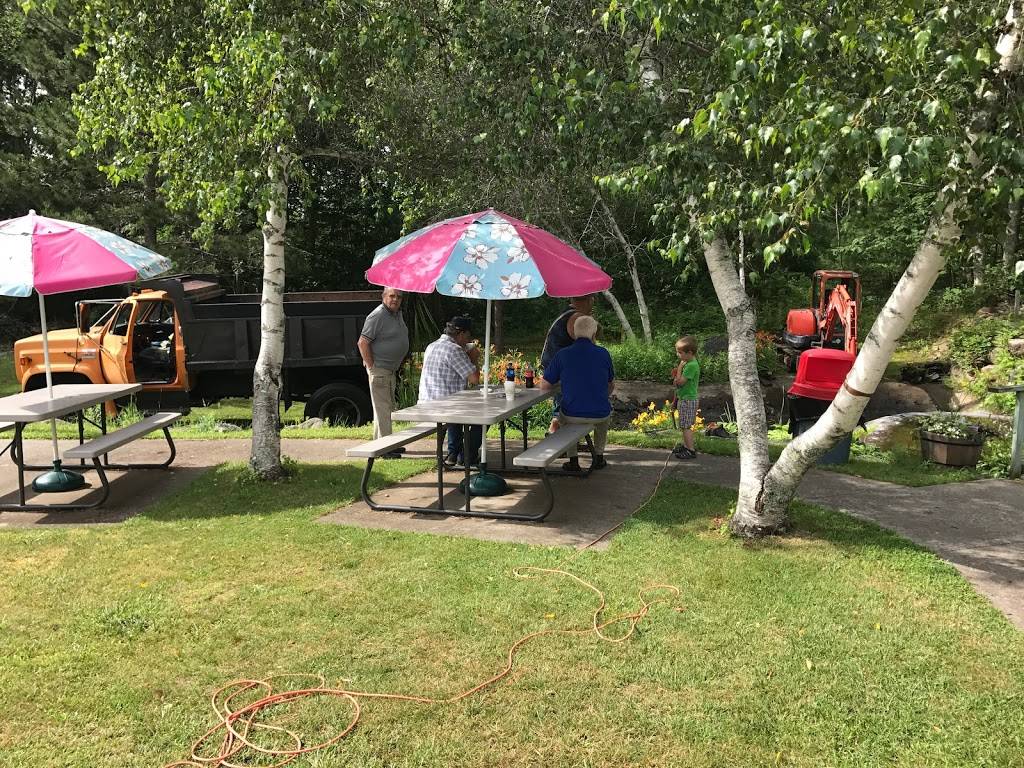 Ice Cream Hut | restaurant | 11 Hardwick Rd, Boothbay, ME 04537, USA | 2076334828 OR +1 207-633-4828