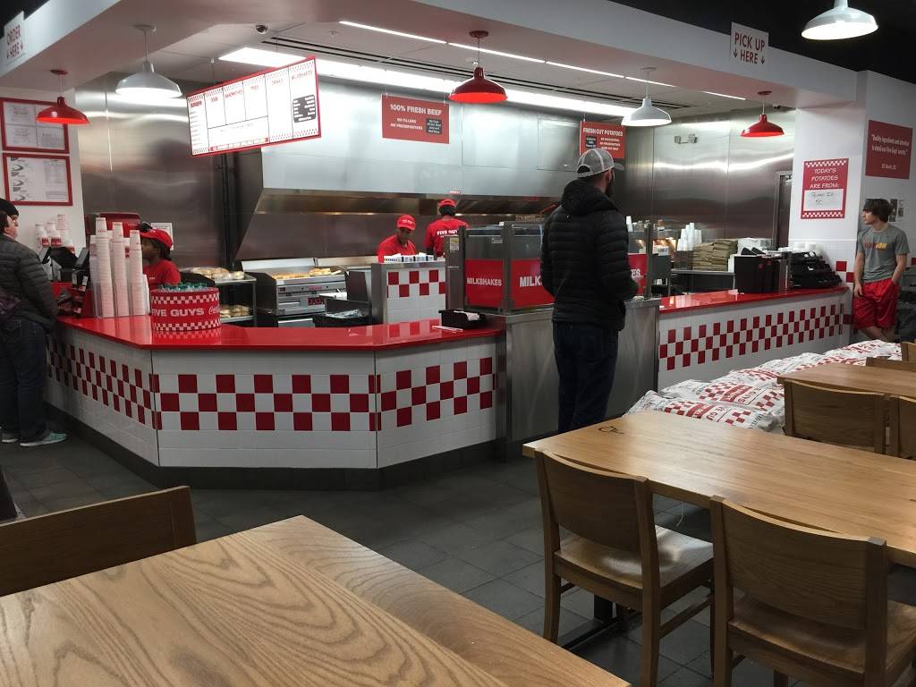 Five Guys | meal takeaway | 455 S 64th St, West Des Moines, IA 50266, USA | 5152074485 OR +1 515-207-4485