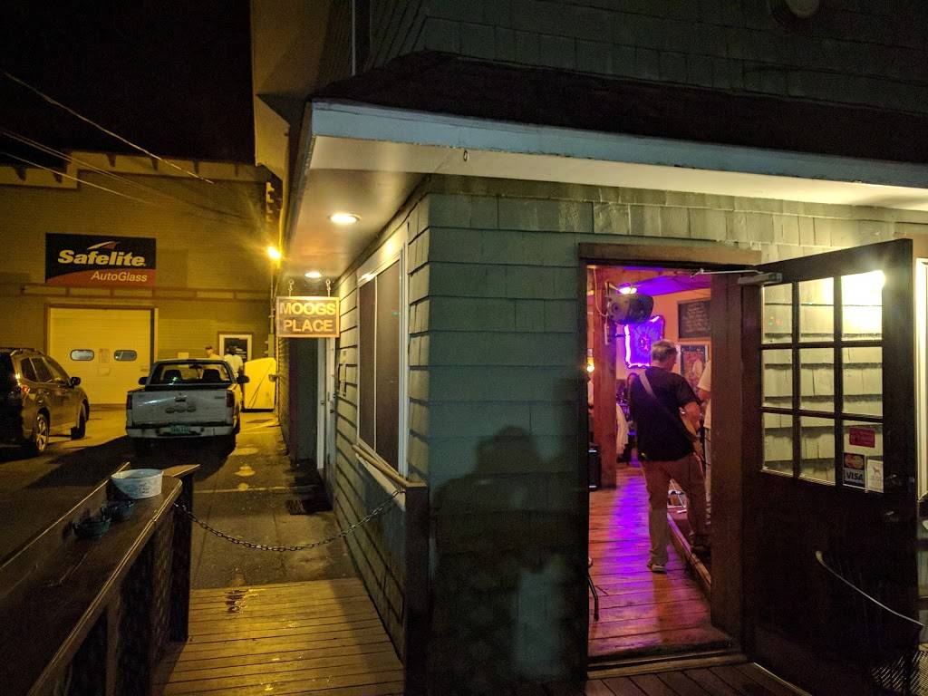 Moogs Restaurant | restaurant | 97 Portland St, Morristown, VT 05661, USA | 8028518225 OR +1 802-851-8225
