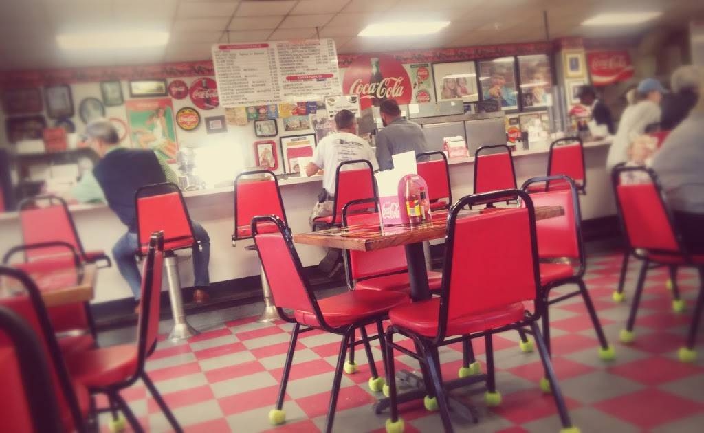 Charlie Josephs | restaurant | 2238 W Point Rd, LaGrange, GA 30240, USA | 7068840379 OR +1 706-884-0379