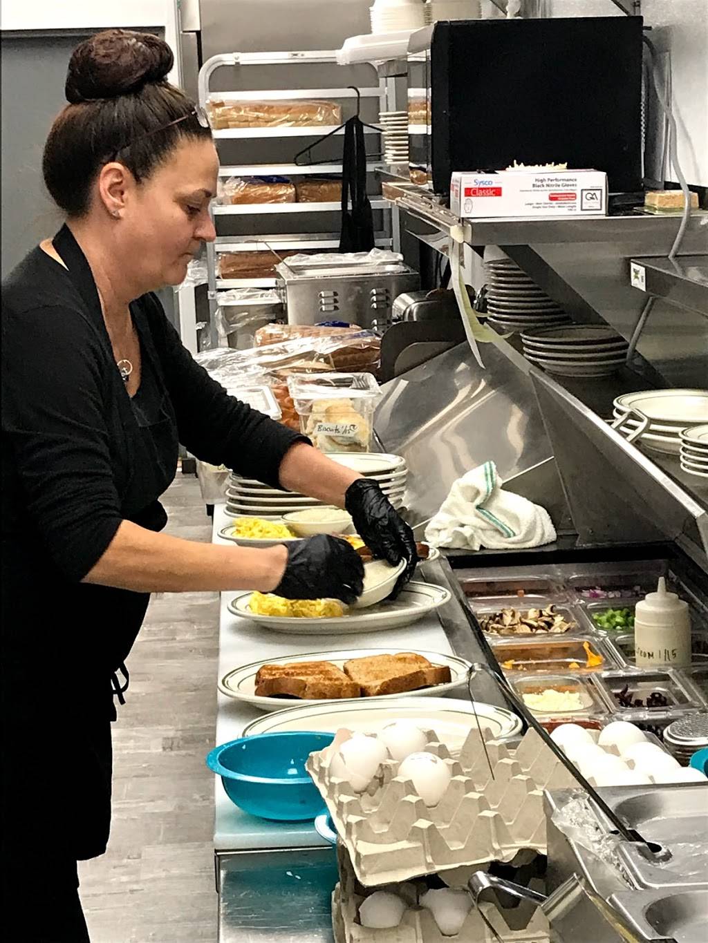 Hazelwood Farmacy & Soda Fountain | restaurant | 429 Hazelwood Ave, Waynesville, NC 28786, USA | 8282466996 OR +1 828-246-6996