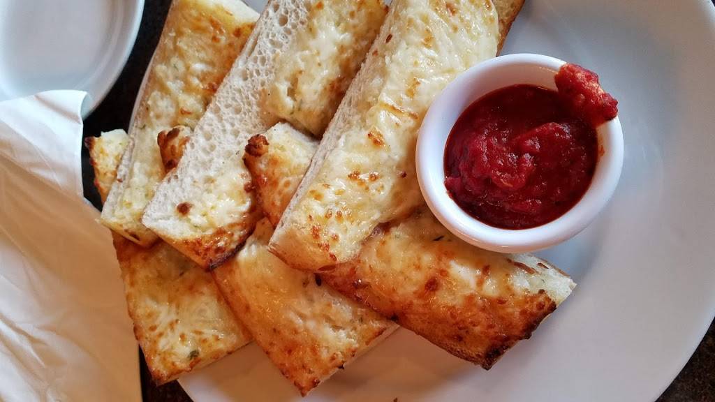 Mama Stortinis Restaurant & Bar | restaurant | 3207 E Main Ave, Puyallup, WA 98372, USA | 2538457569 OR +1 253-845-7569