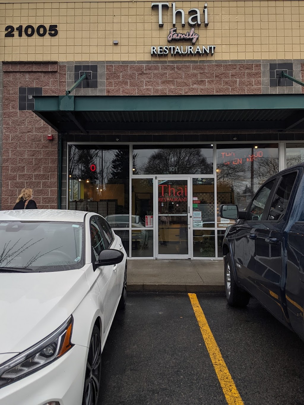 Thai Family Restaurant | restaurant | 21005 44th Ave W #101, Mountlake Terrace, WA 98043, USA | 4255827305 OR +1 425-582-7305